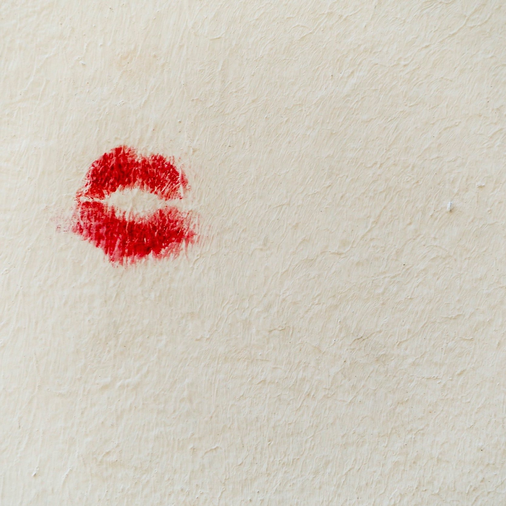 Clean, natural &amp; vegan red lipstick 