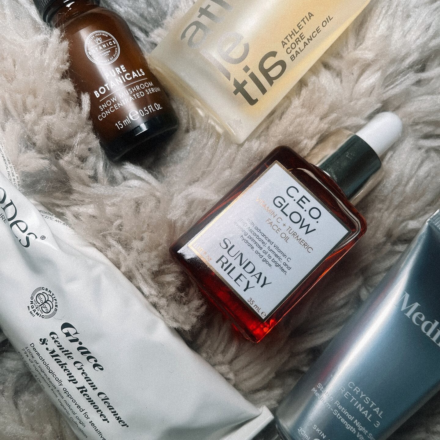 Climbing out of winter with a little help from my friends  #veganandcrueltyfree 

What skincare has helped you this winter? 

A few weeks ago my skin was really feeling that post winter dry and dullness&hellip;.so I did some shaking up to